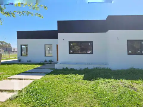 CASA A ESTRENAR EN SANTA SOFÍA – 3 DORMITORIOS, SUITE Y JARDÍN