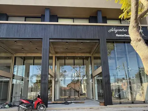 Local comercial en alquiler en City Bell – sobre Calle 467 – 64,70 m²