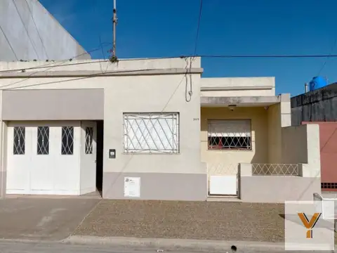 Castelli e/ Perú y Francia
