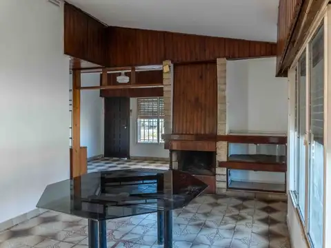 Casa 6 ambientes con 1 baño
