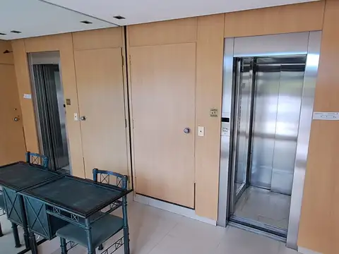 AV ANGEL GALLARDO 200, Piso 1