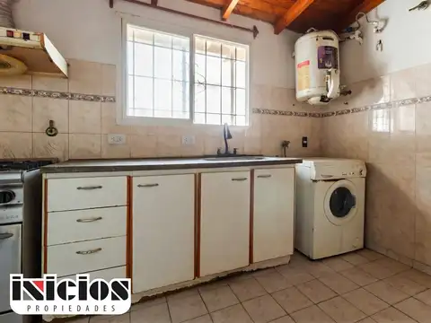 Casa 4 ambientes con 2 baños