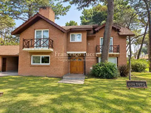 Casa tipo chalet en venta 6 ambientes en Pinamar