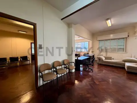 Oficina 6 ambientes con 2 baños