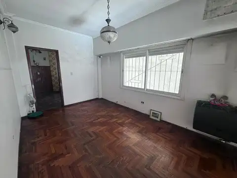 VENTA CASA 5 AMBIENTES MULTIFAMILIAR CON COCHERA