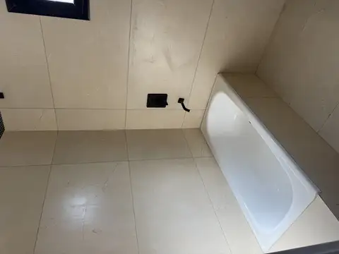 Casa 6 ambientes con 2 baños