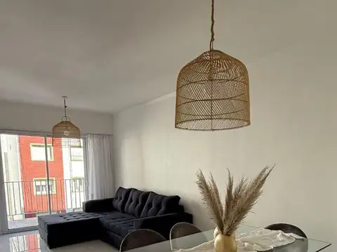 DEPARTAMENTO DE CUATRO AMBIENTES CON COCHERA.