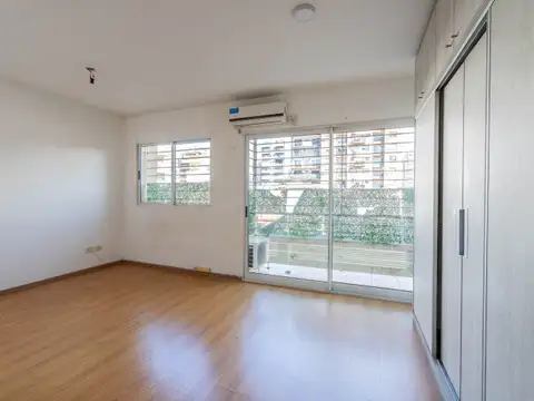 Monoambiente con balcon en Flores con buena ubicacion