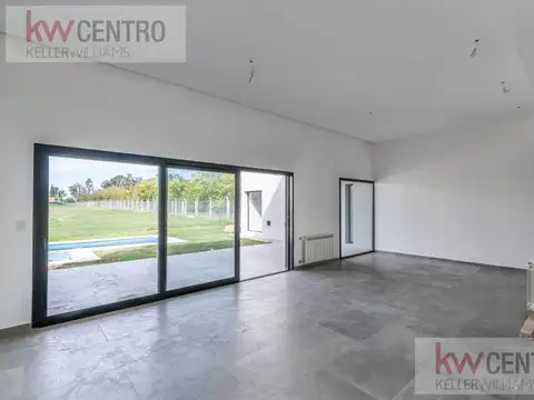 Casa en Venta con 3 cocheras