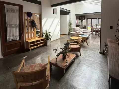 Casa 5 ambientes con 3 baños