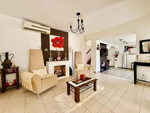 VENTA CASA 3 DORMITORIOS CENTRO NEUQUEN