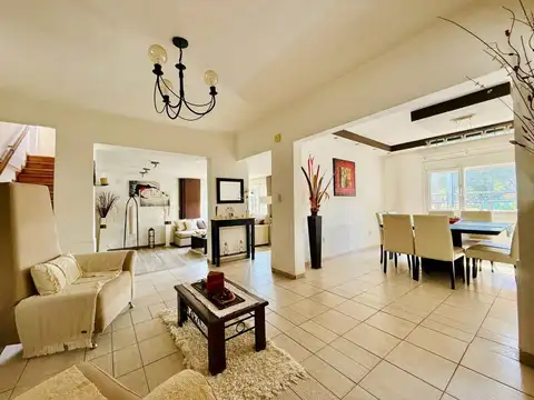 VENTA CASA 3 DORMITORIOS CENTRO NEUQUEN