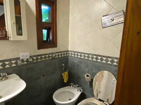 IMPORTANTE CASA CUATRO AMBIENTES EN COSTA AZUL