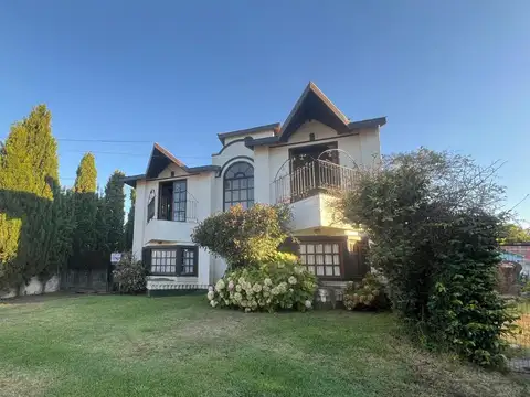 IMPORTANTE CASA CUATRO AMBIENTES EN COSTA AZUL