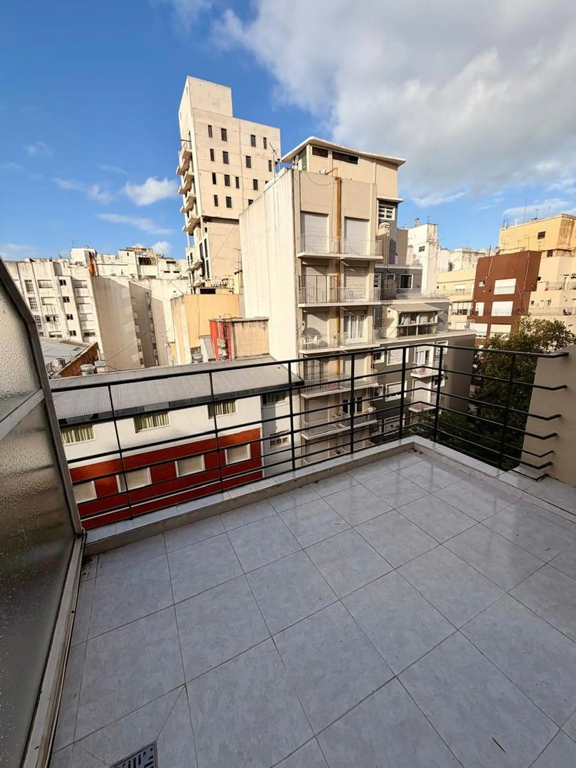 Depto 3 amb, 50m² con balcón terraza — Moreno 2340