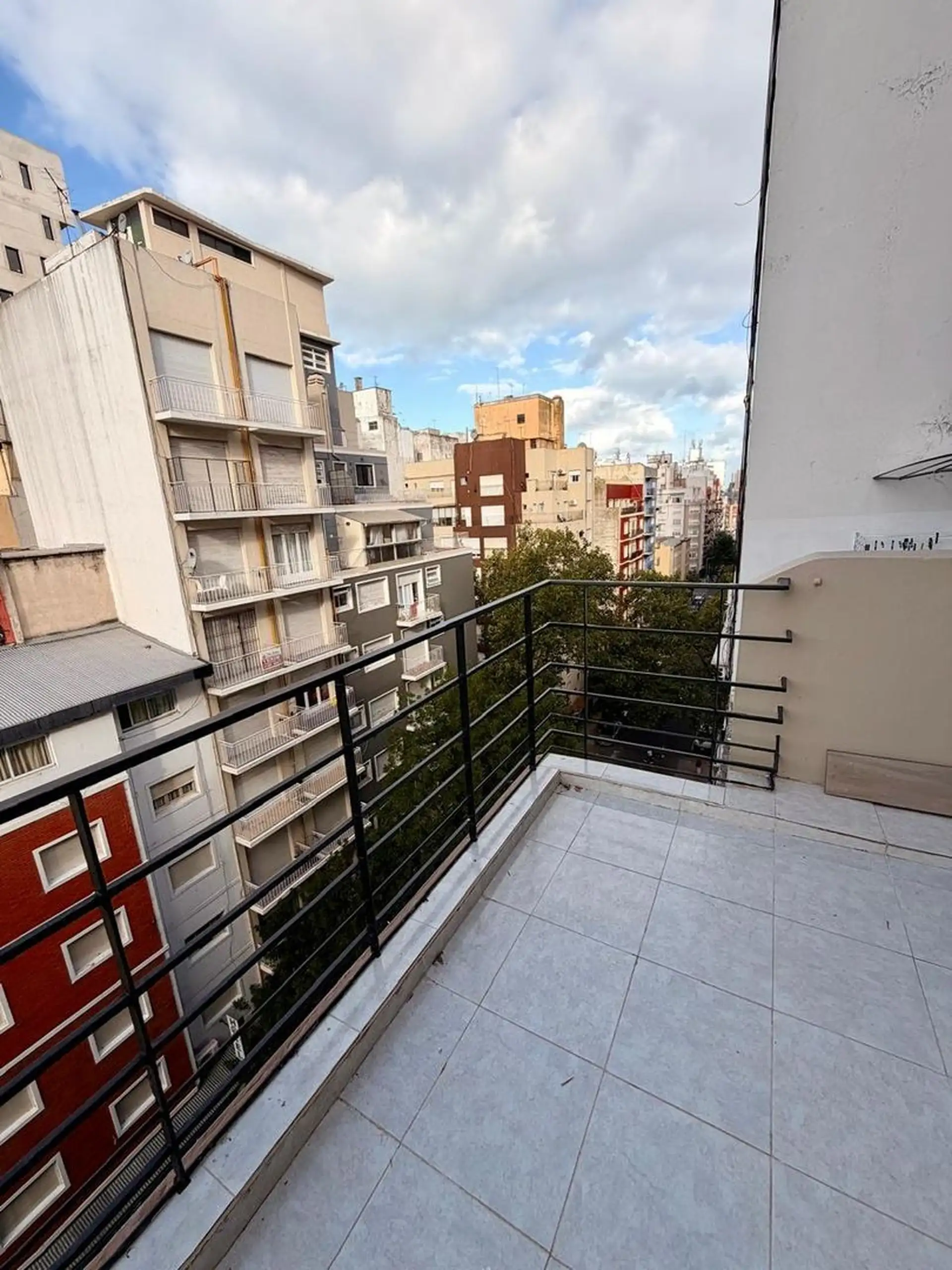 Depto 3 amb, 50m² con balcón terraza — Moreno 2340