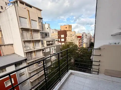 En venta excelente 3 ambientes con balcón terraza