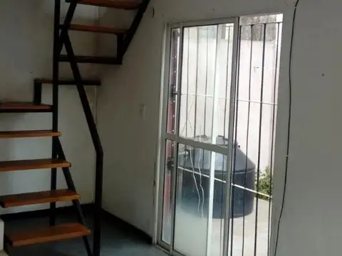 Casa 2 ambientes con 1 baño
