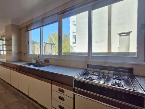 Departamento en Alquiler de 6 ambientes