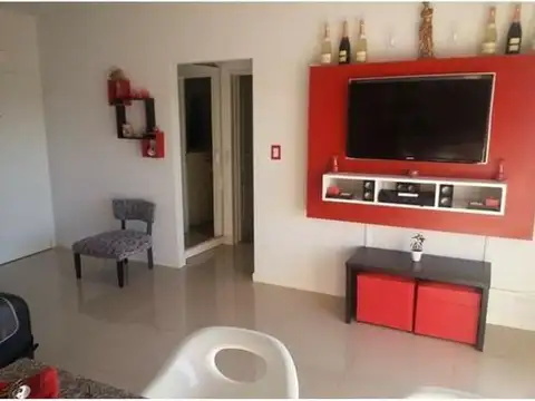 Venta De Amplio Departamento Dos Ambientes - Santos Lugares
