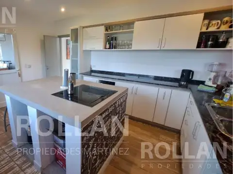 Casa en Venta con 6 cocheras