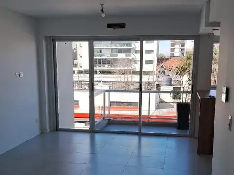 Avenida Rivadavia 15800, Piso 1