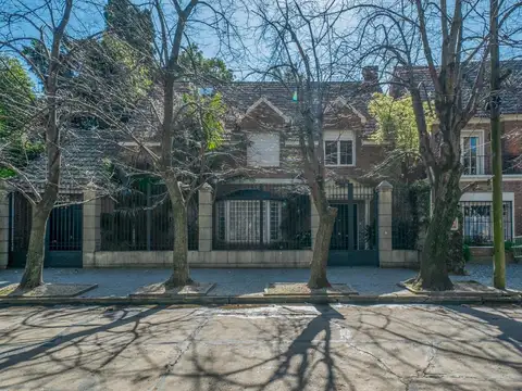 Casa en venta, en Acassuso, 4 dormitorios.