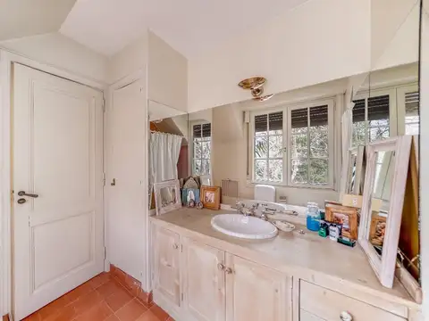 Casa 7 ambientes con 4 baños