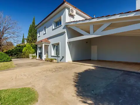 Casa 7 ambientes con 4 baños