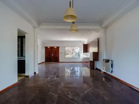 Casa en Alquiler con 2 cocheras