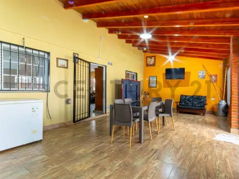 Venta casa de 2 dormitorios con pileta en Soldini