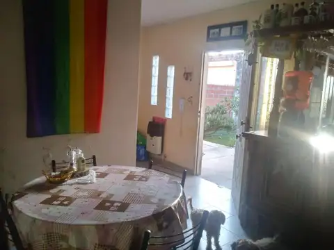 Casa 4 ambientes con 2 baños
