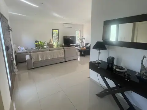 Casa en Venta con 4 cocheras