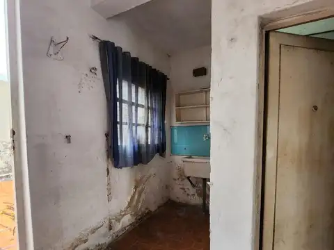 Casa 6 ambientes con 2 baños