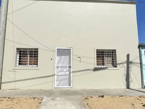 CASA  en VENTA de 2 dormitorios a  Estrenar - Guadalupe Oeste. Padre Genesio 1200