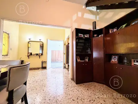 Casa 6 ambientes con 2 baños