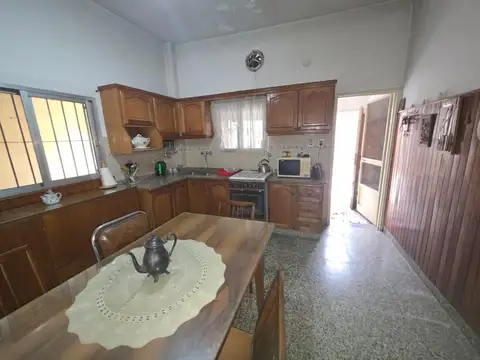 Casa 5 ambientes con 2 baños