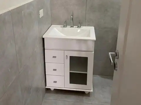 Hipolito Yrigoyen 9700, Piso pb