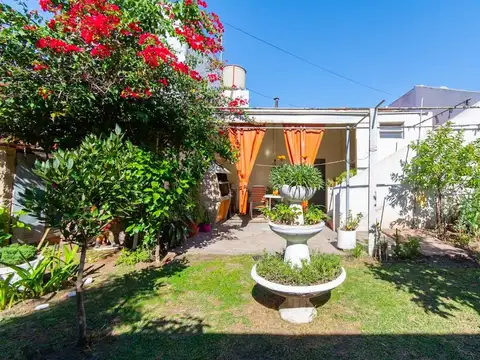 CASA VENTA RAFAEL CASTILLO 3 AMB JARDIN TERRAZA