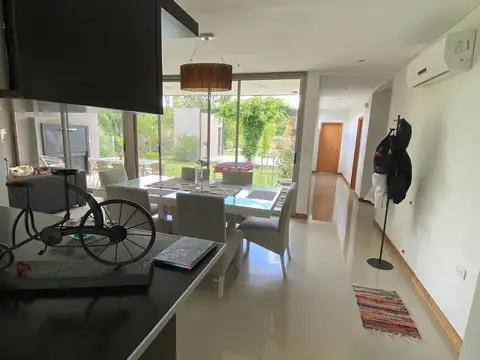 Casa en Venta en Abasto, USD 210.000