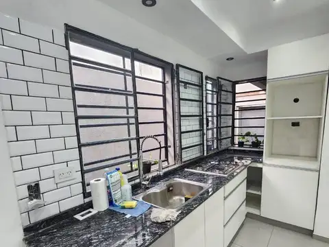 Depto Tipo Casa en Venta con 1 cocheras