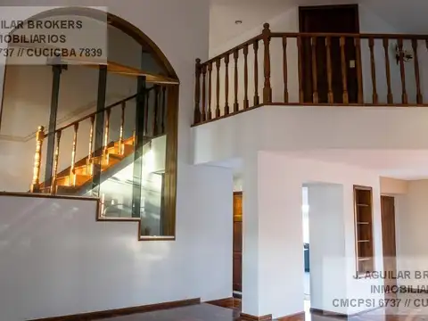 Casa en Venta con 4 cocheras