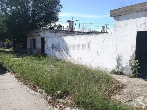 Casa 5 ambientes con 1 baño