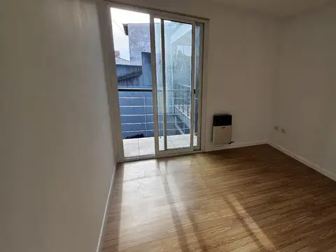 Depto Tipo Casa en Alquiler con 1 cocheras