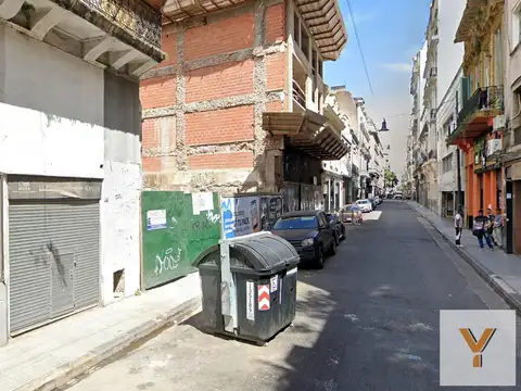 Hipólito Yrigoyen e/ Chacabuco y Piedras