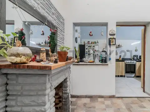 Av. Rivadavia 7100, Piso 0