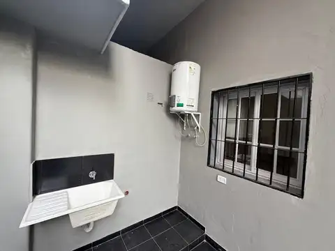 Depto Tipo Casa en Alquiler en Flores Sur, $ 900.000