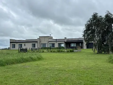 ESPECTACULAR CASA SOBRE CHACRA EN LAGUNA VITEL