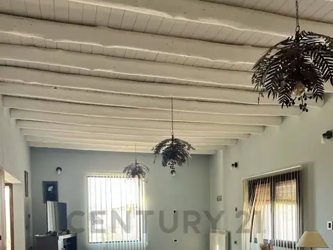 Casa en Venta con 3 cocheras