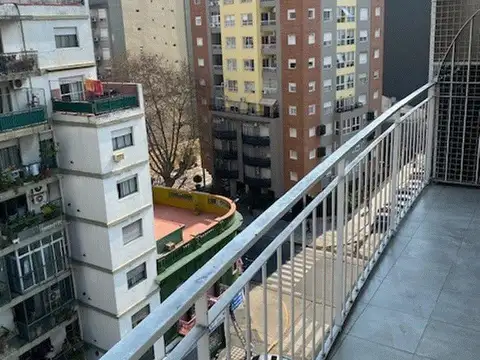 FRENTE 2 AMPIOS AMBIENTES CON  BALCON  45 m2
